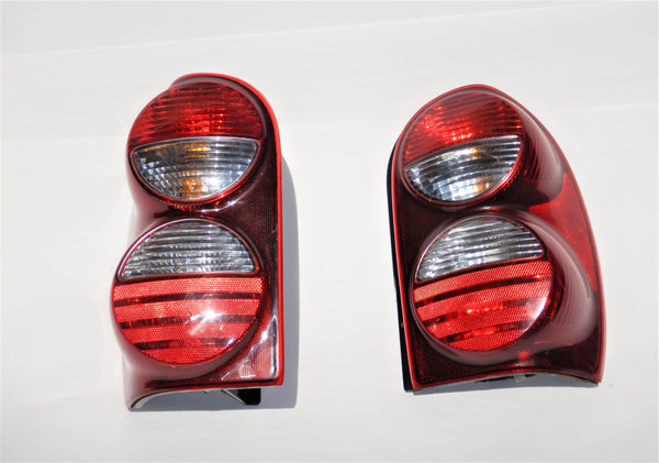 05-07 Liberty KJ Tail Light Taillight Lamp Pair Set Driver Passenger 55157060 55157061