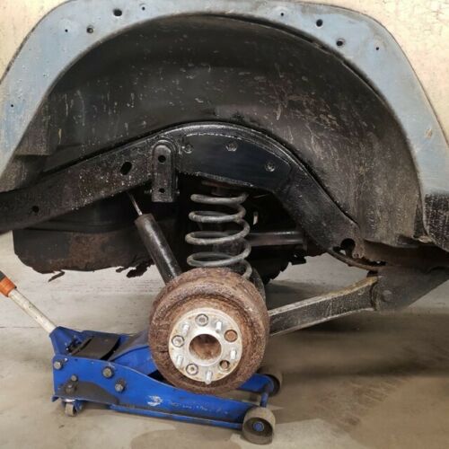 97-06 Wrangler TJ Set Rear Upper Coil Spring Bucket Mount Perch Retainers